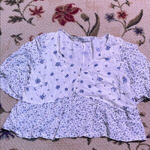 Arizona Jean Company Blue and White Floral Top